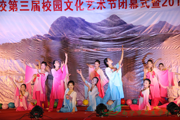 1484412611112046.jpg 5.15助3同学表演《相思垢》.jpg