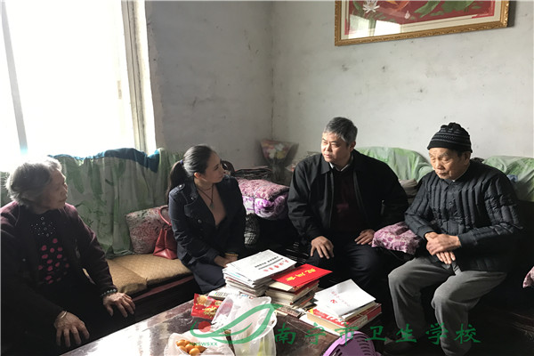 1516776069694963.jpg 1.慰问老党员.jpg