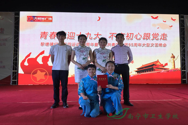 1.获奖的朗读者们.jpg
