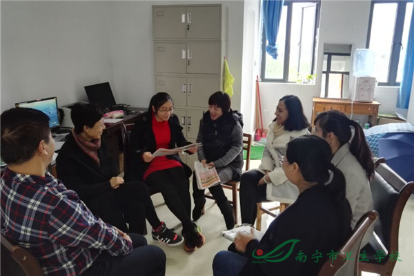1、教职工们学习现场.jpg